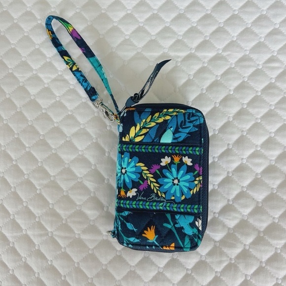 FREE WITH PURCHASE Vera Bradley Floral Wristlet Wallet - Picture 1 of 5